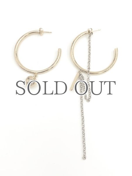 画像1: 【JUSTINE CLENQUET】KRIS EARRING / アシンメトリーゴールドフープピアス［GOLD］ (1)